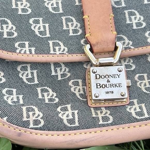Dooney & Bourke Vachetta wristlet logo monogram - Picture 6 of 10